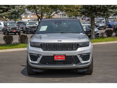 Used 2025 Jeep Grand Cherokee Summit w/ Obsidian Package AWD/4WD image 3
