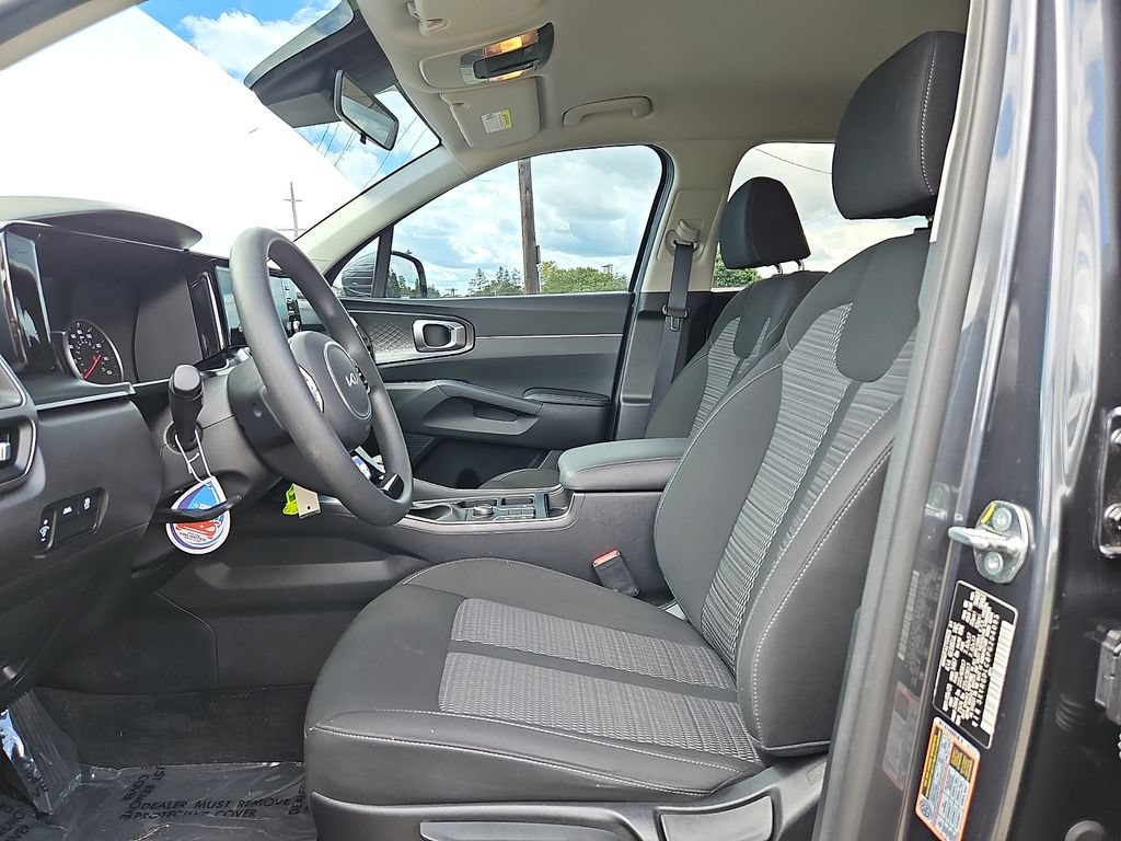 Used 2023 Kia Sorento LX AWD/4WD image 14