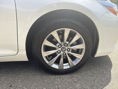 Used 2017 Toyota Camry XLE w/ Moonroof Package image 14