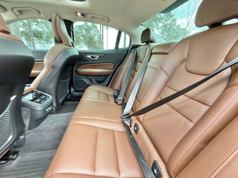 Used 2020 Volvo S60 T6 Inscription image 14