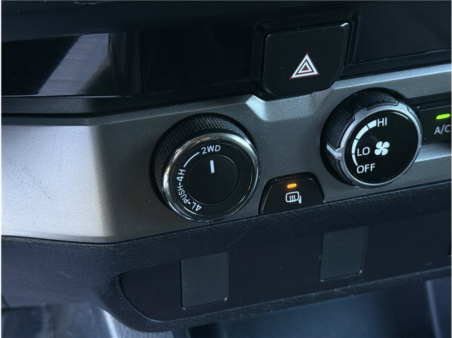 Used 2017 Toyota Tacoma SR AWD/4WD image 14