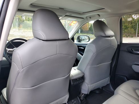 Certified 2023 Toyota Highlander XLE image 11