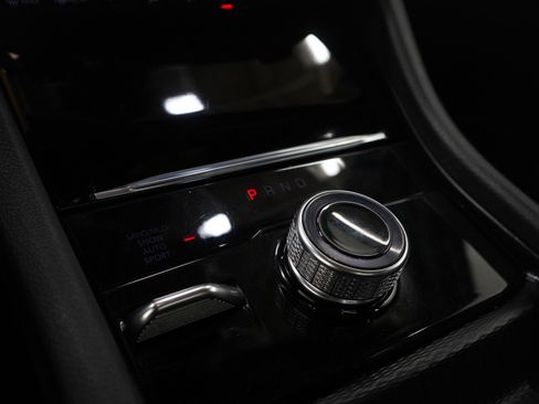 Used 2025 Jeep Grand Cherokee L Limited w/ Luxury Tech Group II image 28