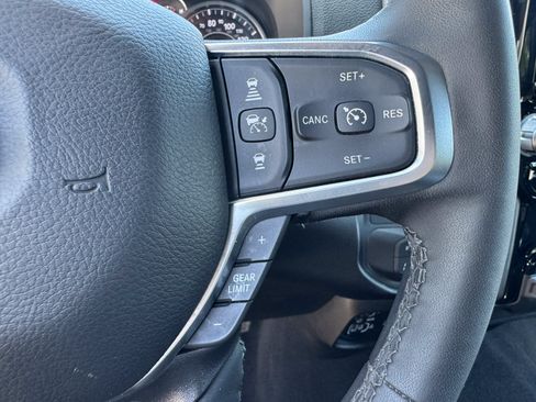 Used 2025 RAM 2500 Big Horn AWD/4WD image 32