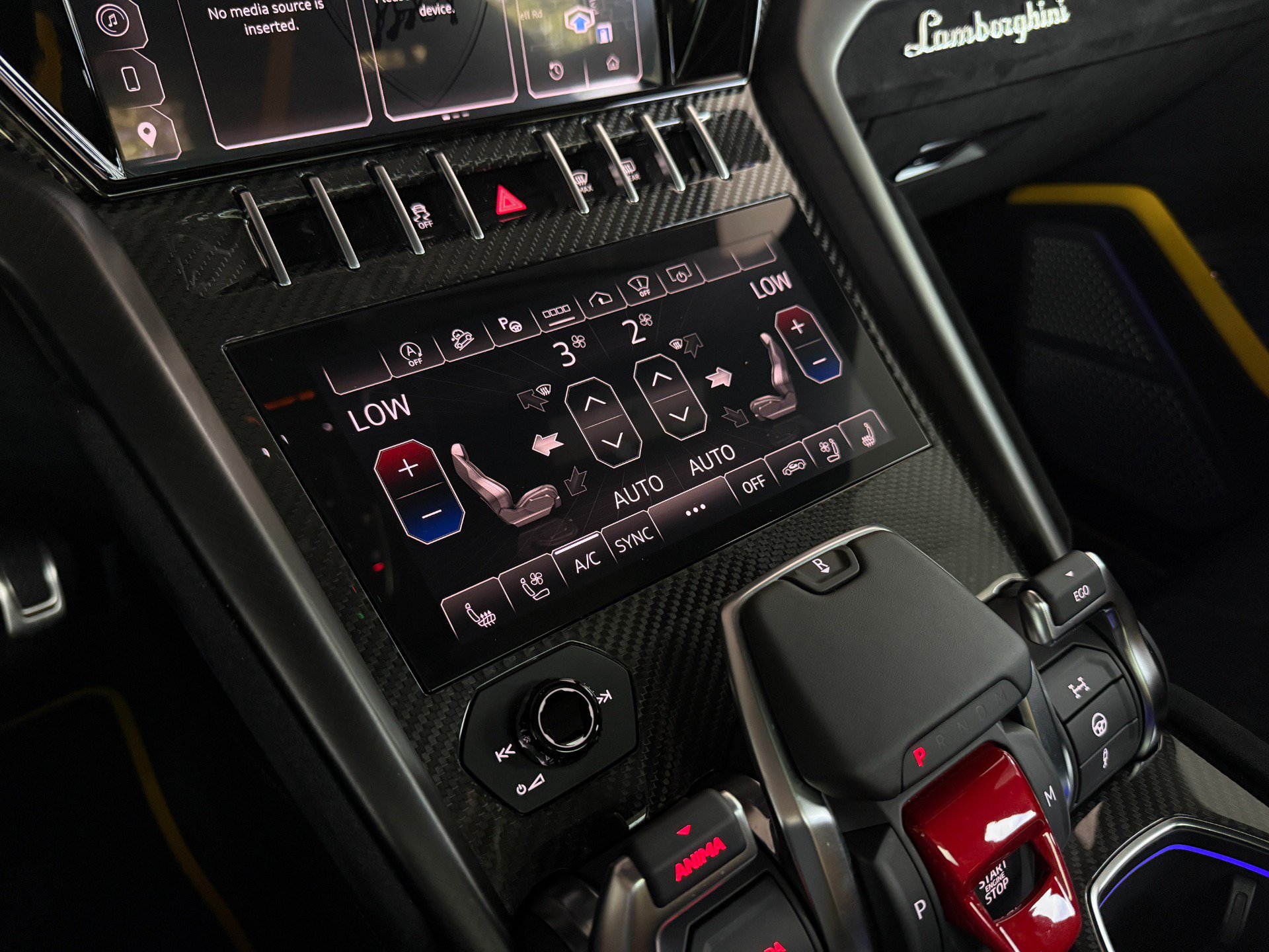 Used 2024 Lamborghini Urus Performante AWD/4WD image 43