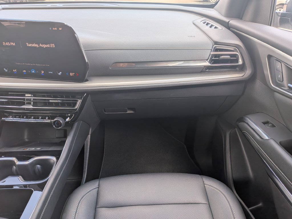 Used 2025 Chevrolet Traverse LT FWD image 19