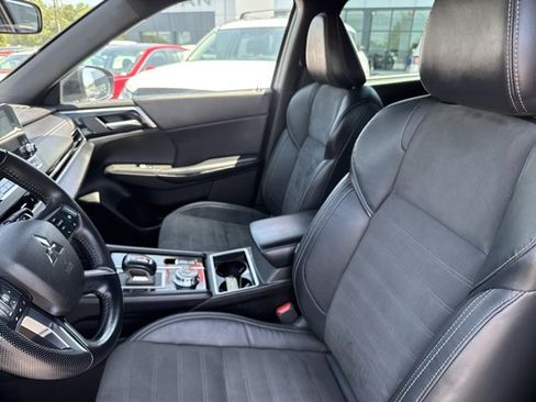 Used 2023 Mitsubishi Outlander SE FWD image 5