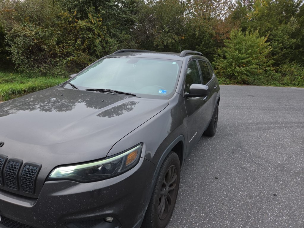 Used 2019 Jeep Cherokee Latitude Plus w/ Cold Weather Group AWD/4WD image 4