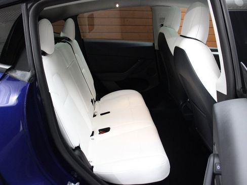 Used 2022 Tesla Model Y Performance image 28