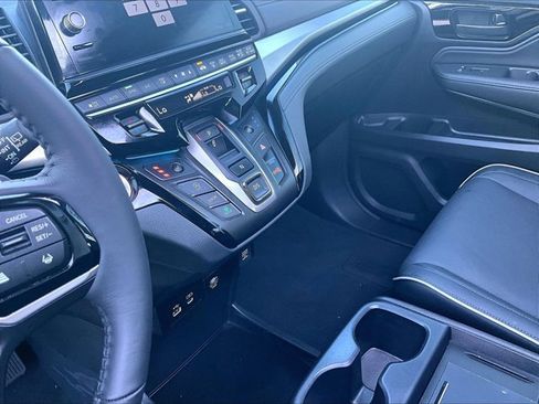 Used 2025 Honda Odyssey Touring image 15
