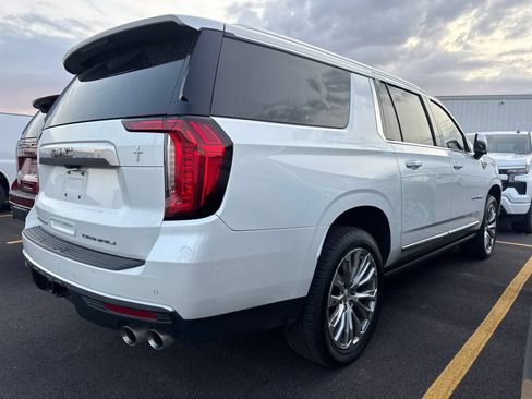Used 2022 GMC Yukon XL Denali w/ Denali Premium Package AWD/4WD image 3
