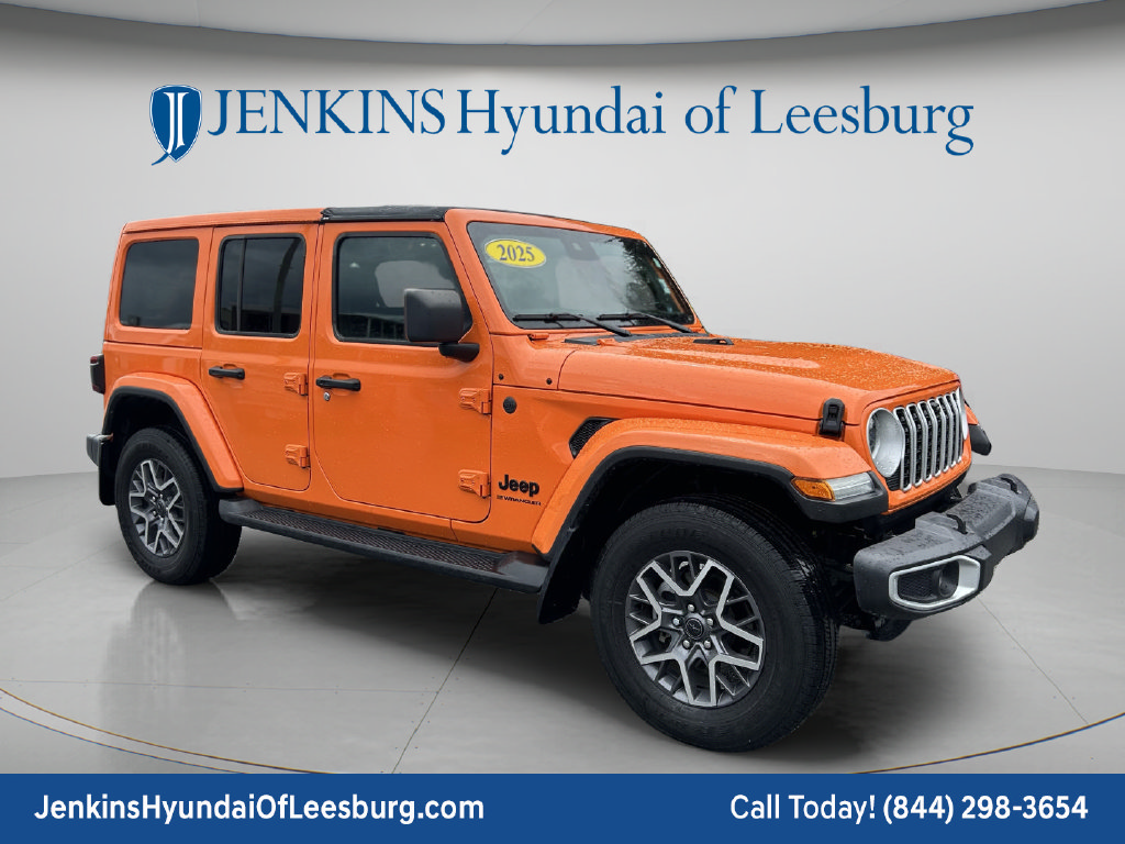 Used 2025 Jeep Wrangler Unlimited Sahara AWD/4WD image 1