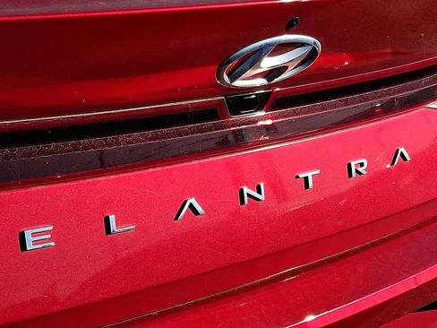 Used 2023 Hyundai Elantra SEL w/ Convenience Package FWD image 5