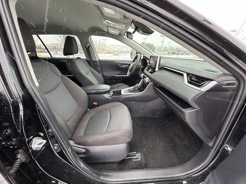 Used 2025 Toyota RAV4 XLE image 31