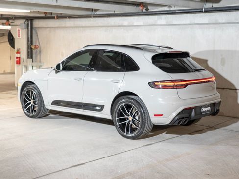 Certified 2024 Porsche Macan AWD/4WD image 3