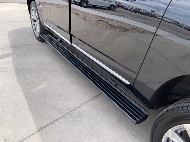 Used 2022 GMC Yukon XL Denali AWD/4WD image 16