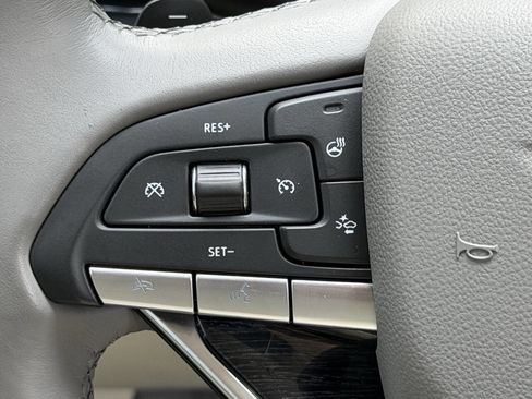 Used 2024 Cadillac XT6 Premium Luxury w/ Technology Package AWD/4WD image 28
