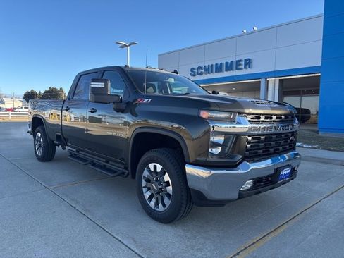Used 2022 Chevrolet Silverado 3500 LT w/ Convenience Package image 2
