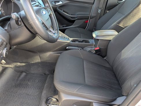 Used 2015 Ford Focus SE image 14