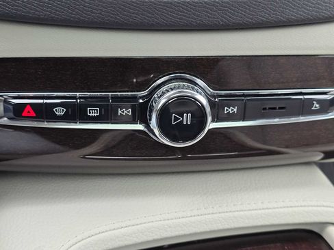 Used 2019 Volvo XC90 T5 Momentum FWD image 28