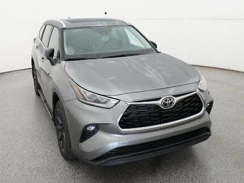 Used 2026 Toyota Highlander Limited AWD/4WD image 30
