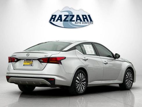 Used 2024 Nissan Altima 2.5 SV image 3