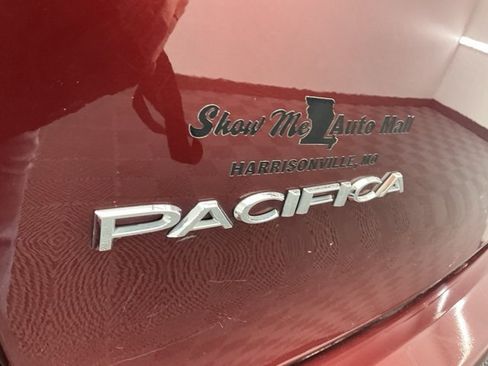 Used 2020 Chrysler Pacifica Touring-L Plus image 26