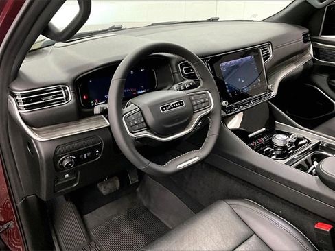 Used 2024 Jeep Wagoneer L Series III w/ Premium Group I image 12