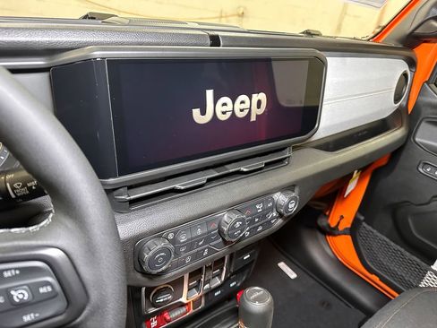 New 2026 Jeep Gladiator Sport AWD/4WD image 28
