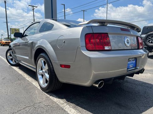 Used 2009 Ford Mustang GT RWD image 40