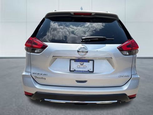 Used 2017 Nissan Rogue SV AWD/4WD image 3