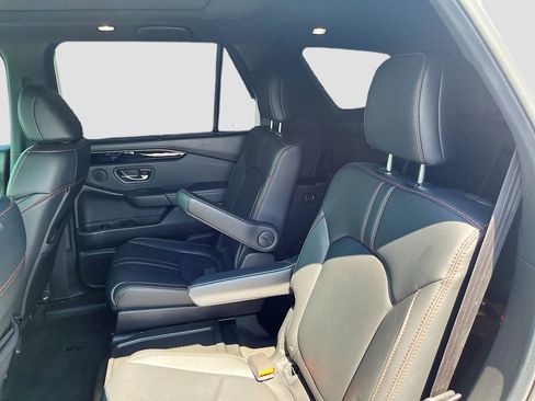 Used 2025 Honda Pilot TrailSport image 25
