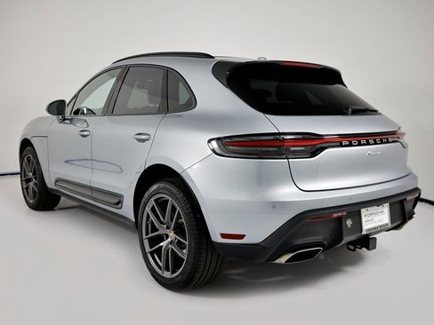 Certified 2025 Porsche Macan AWD/4WD image 3