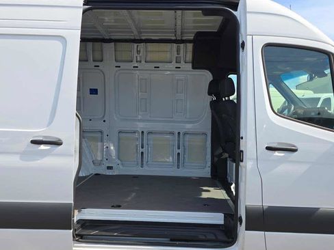 Used 2025 Mercedes-Benz Sprinter 2500 image 14