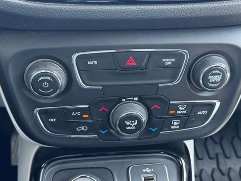 Used 2019 Jeep Compass Limited AWD/4WD image 35