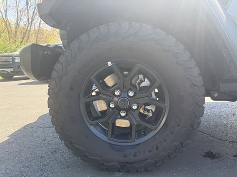 Used 2025 Jeep Wrangler Willys image 7