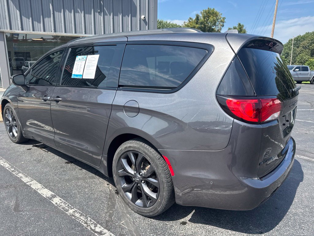 Used 2019 Chrysler Pacifica Touring-L Plus w/ Advanced Safetytec Group FWD image 6