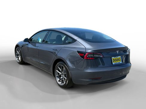 Used 2022 Tesla Model 3 RWD image 3