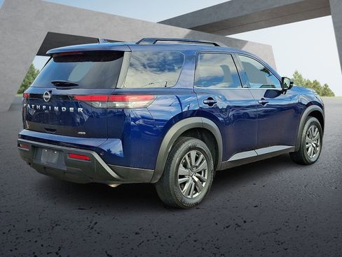 Used 2025 Nissan Pathfinder SV image 6