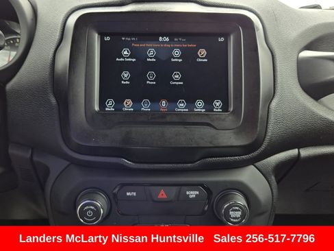 Used 2019 Jeep Renegade Latitude AWD/4WD image 18