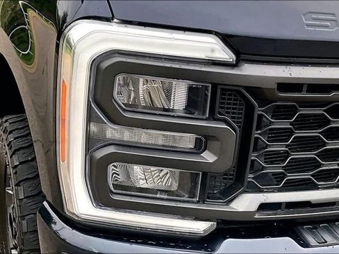 Used 2023 Ford F250 Lariat w/ Sport Appearance Package AWD/4WD image 30