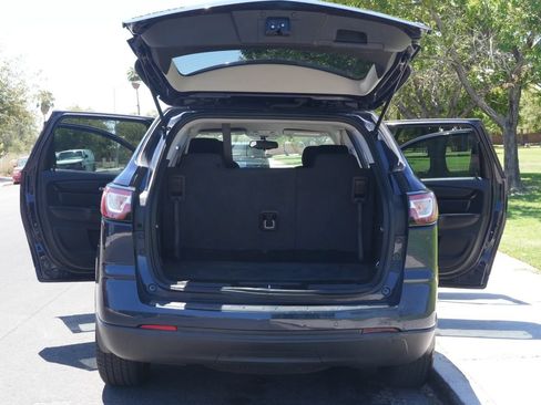 Used 2017 Chevrolet Traverse LT w/ Style and Technology Package FWD image 10
