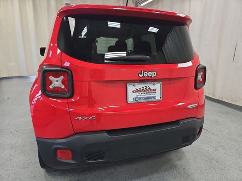 Used 2015 Jeep Renegade Latitude w/ Cold Weather Group AWD/4WD image 40