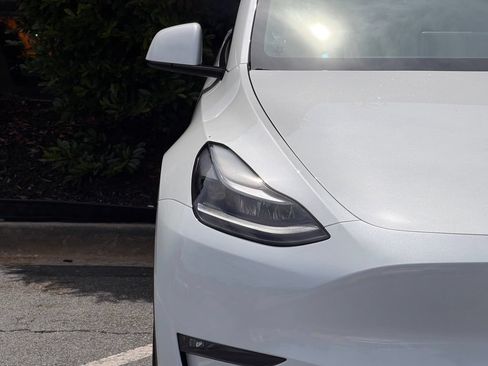 Used 2023 Tesla Model Y Performance AWD/4WD image 4