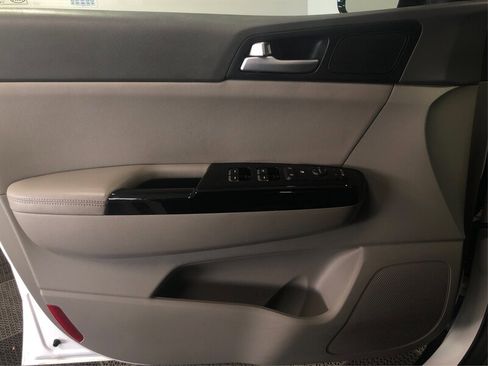 Used 2018 Kia Sportage EX image 16