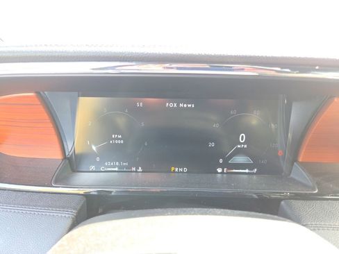 Used 2019 Lincoln Navigator Reserve image 2