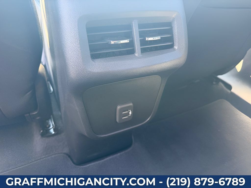 Used 2023 Chevrolet Equinox LT w/ Driver Convenience Package AWD/4WD image 23