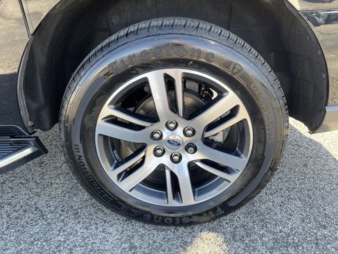 Used 2023 Ford Expedition Max Limited image 9