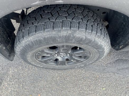 Used 2024 Nissan Titan SV w/ SV Convenience Package image 6