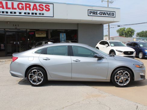 Used 2024 Chevrolet Malibu LT FWD image 3